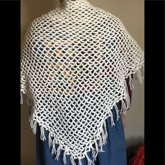 Rare Vintage 1960’s Handmade Crochet Shawl - Picture 2 of 5